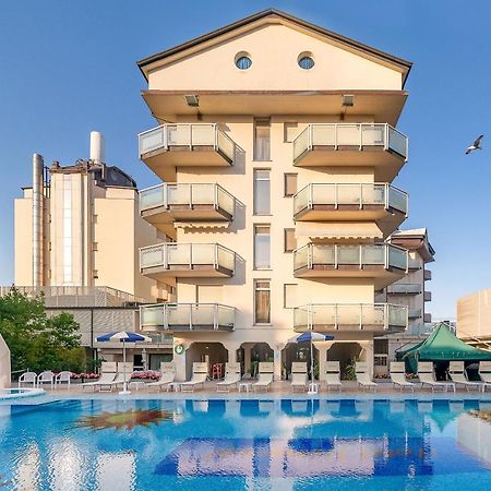 Universal Hotel Cervia Esterno foto