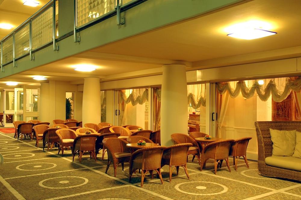 Universal Hotel Cervia Esterno foto