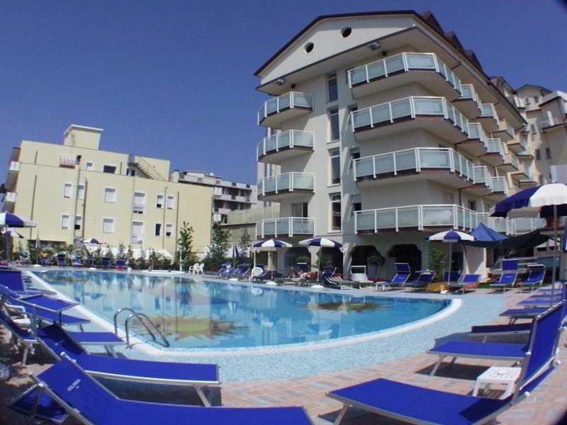 Universal Hotel Cervia Esterno foto