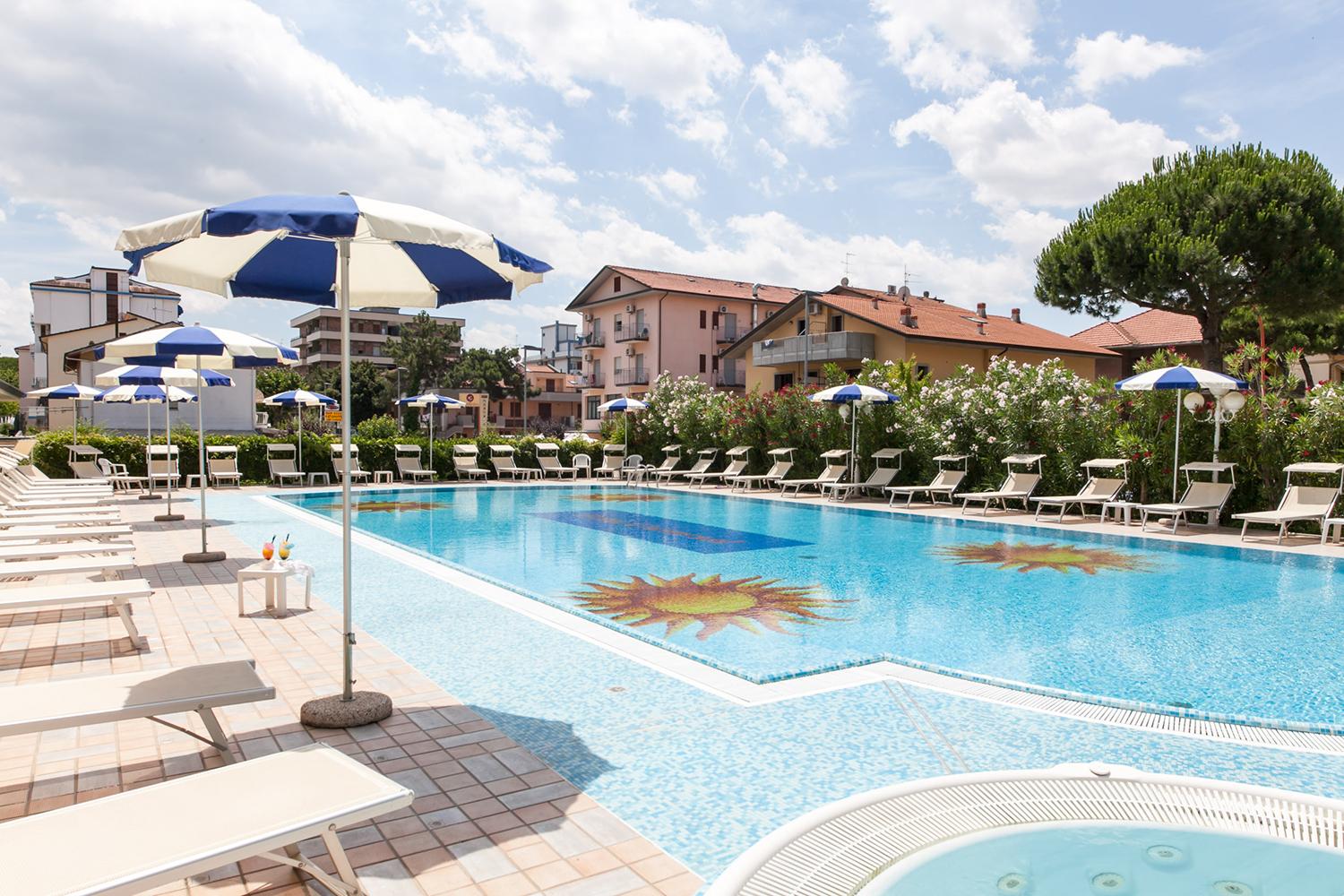 Universal Hotel Cervia Esterno foto