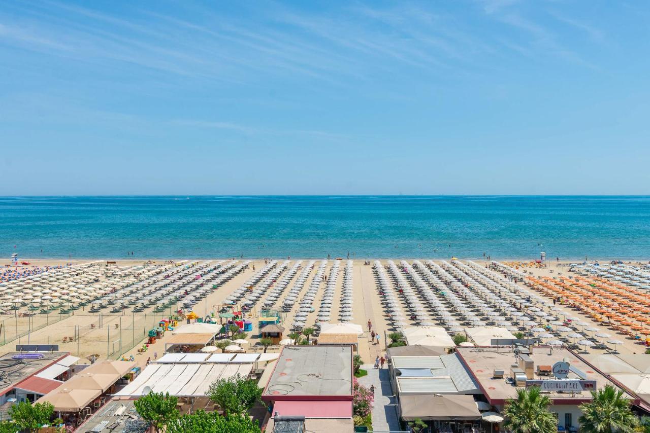 Universal Hotel Cervia Esterno foto