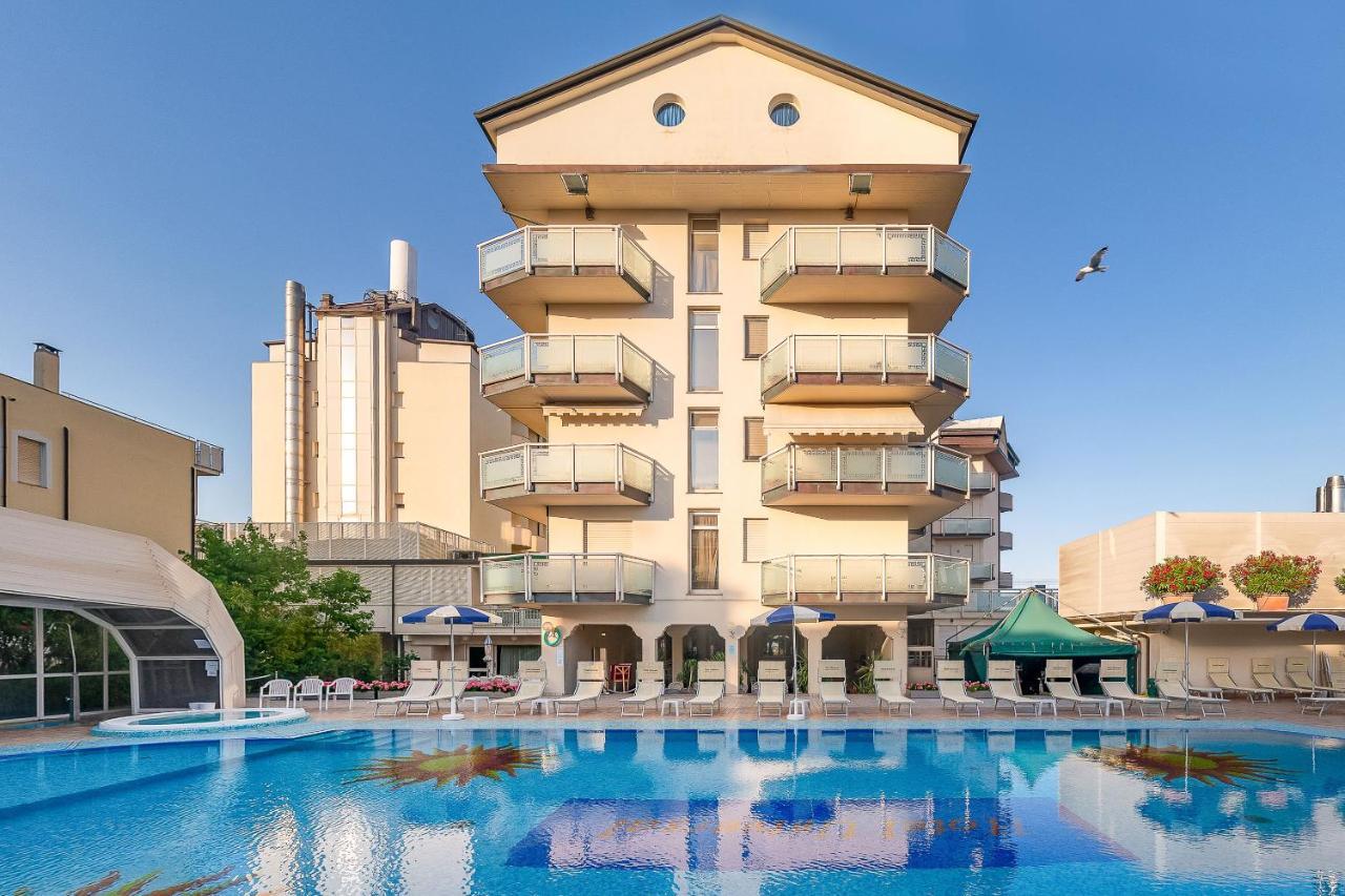 Universal Hotel Cervia Esterno foto