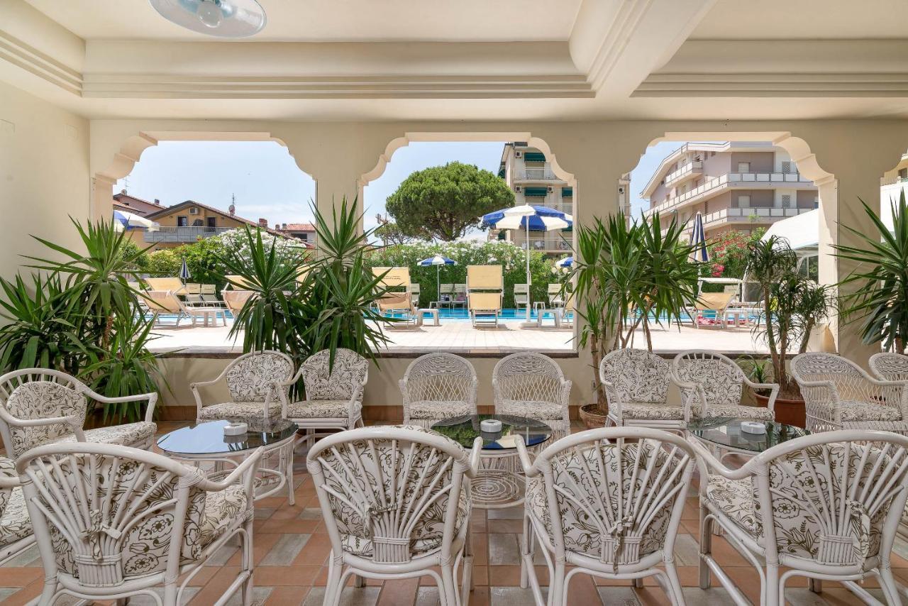 Universal Hotel Cervia Esterno foto