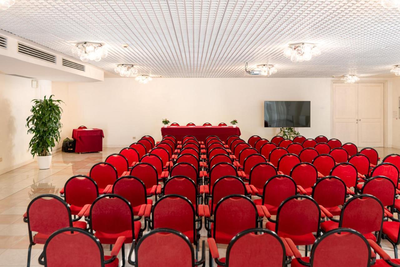 Universal Hotel Cervia Esterno foto