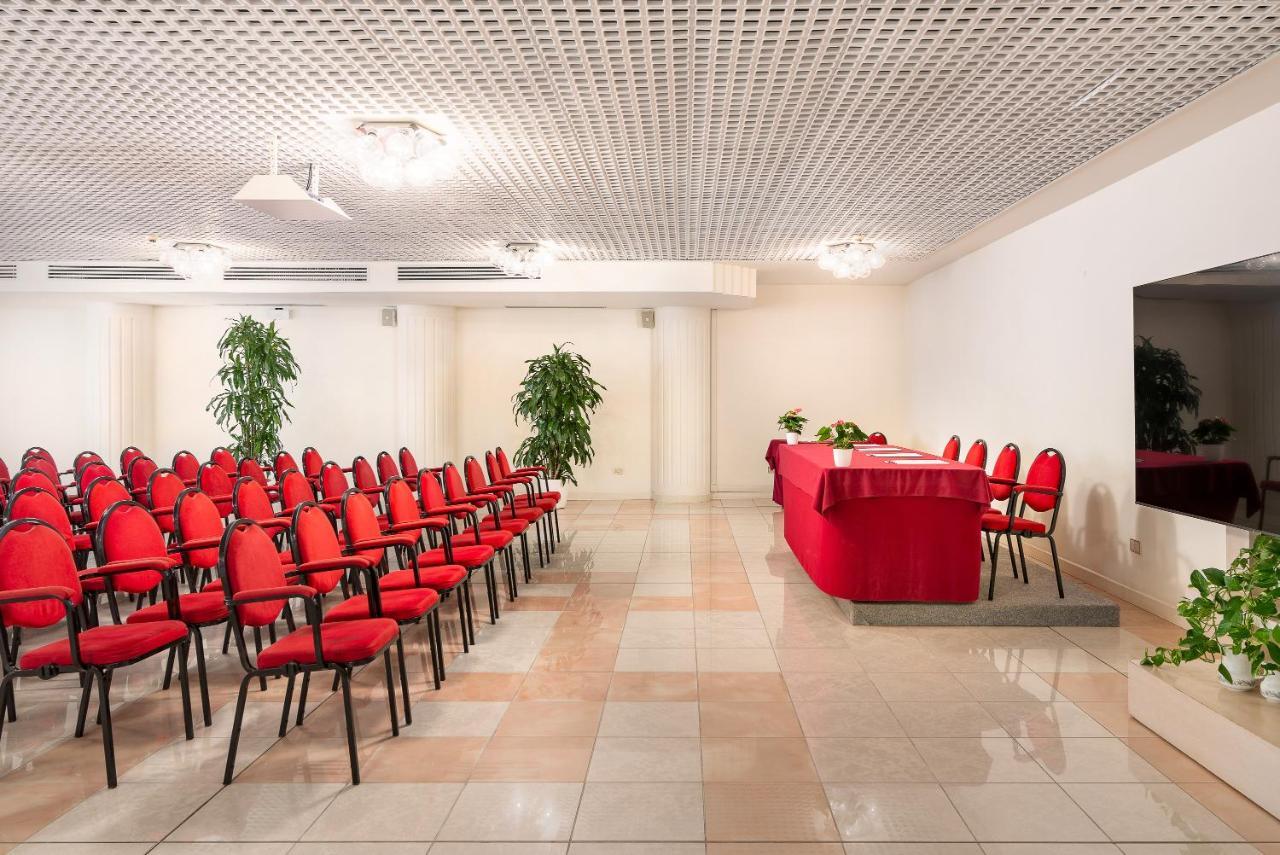 Universal Hotel Cervia Esterno foto