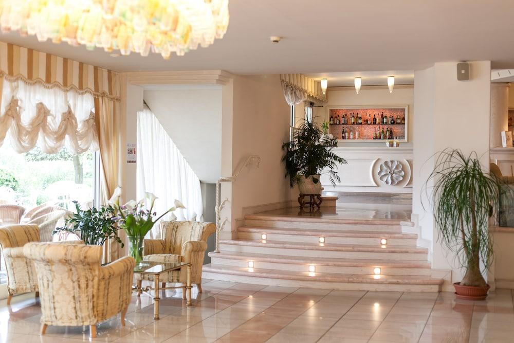 Universal Hotel Cervia Esterno foto