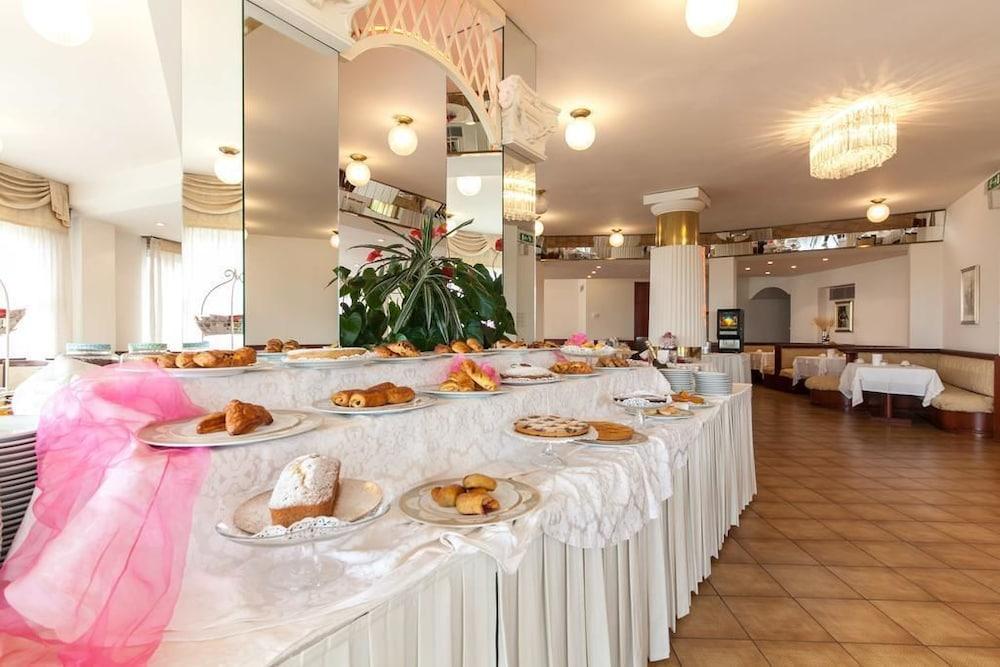 Universal Hotel Cervia Esterno foto