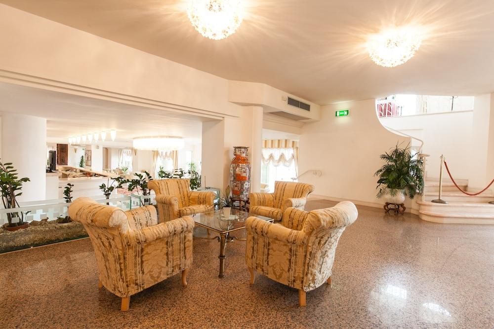 Universal Hotel Cervia Esterno foto
