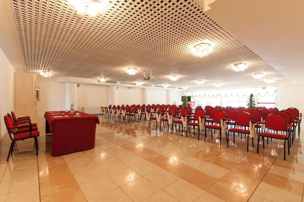 Universal Hotel Cervia Esterno foto