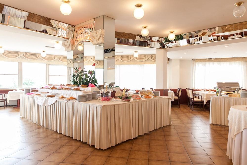 Universal Hotel Cervia Esterno foto