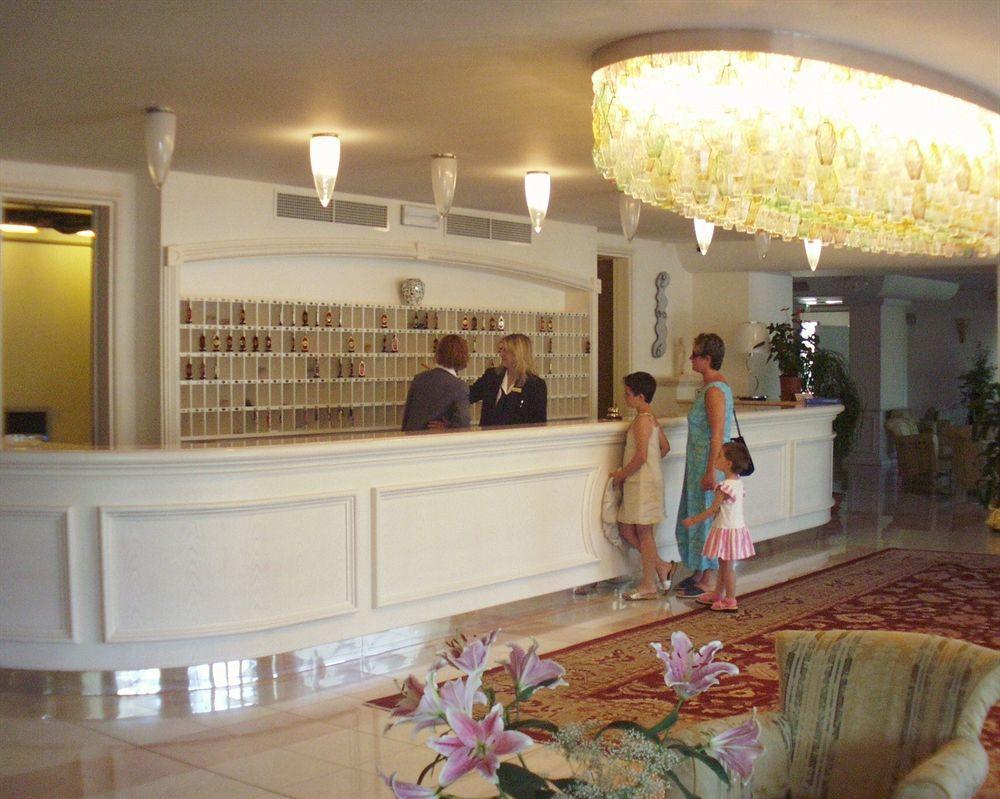 Universal Hotel Cervia Esterno foto