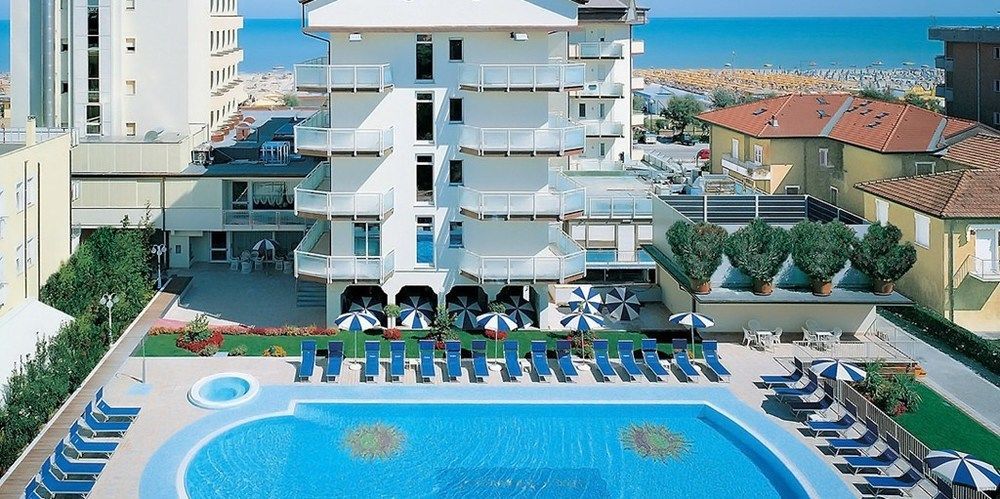 Universal Hotel Cervia Esterno foto