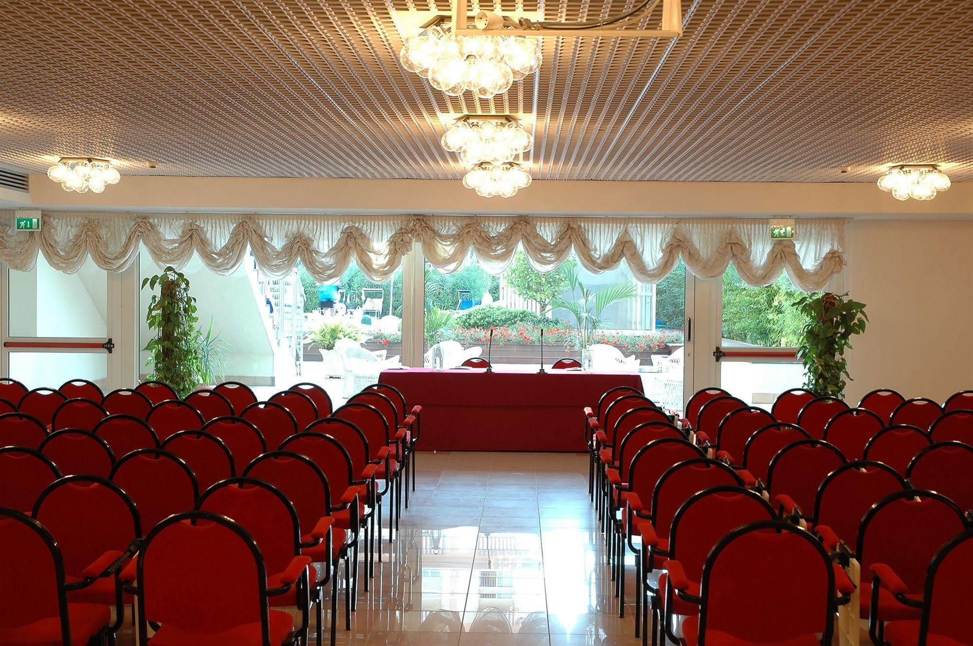 Universal Hotel Cervia Esterno foto